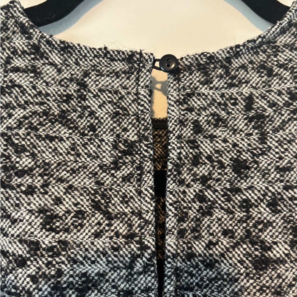 Textured Tank Sweater - Picture 3 of 4